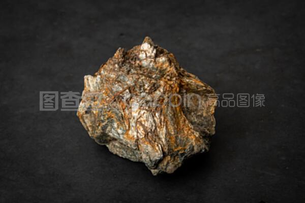 金屬元素含量高的礦石為何會起泡？—— 揭秘礦石起泡現象的科學原理