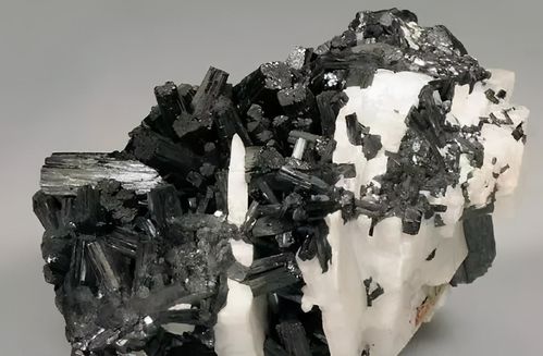 璀璨瑰寶 美國(guó)常見(jiàn)的寶石、礦物原石與金屬礦石